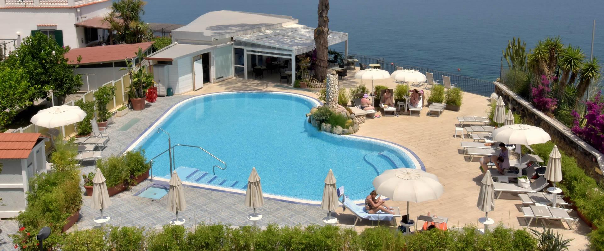 albergolapprodo it hotel-ischia-piscina-solarium-e-centro-benessere 003