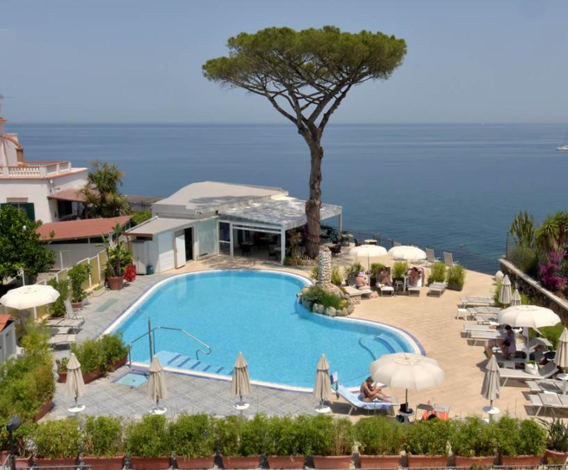 albergolapprodo it hotel-ischia-piscina-solarium-e-centro-benessere 005